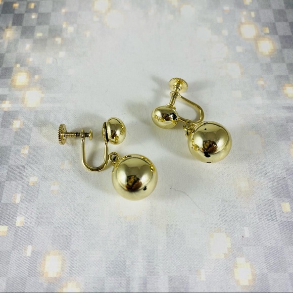 Beautiful vintage 60’s petite golf-tone ball drop screw back earrings - Picture 4 of 4